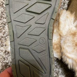 Target size 3 slippers